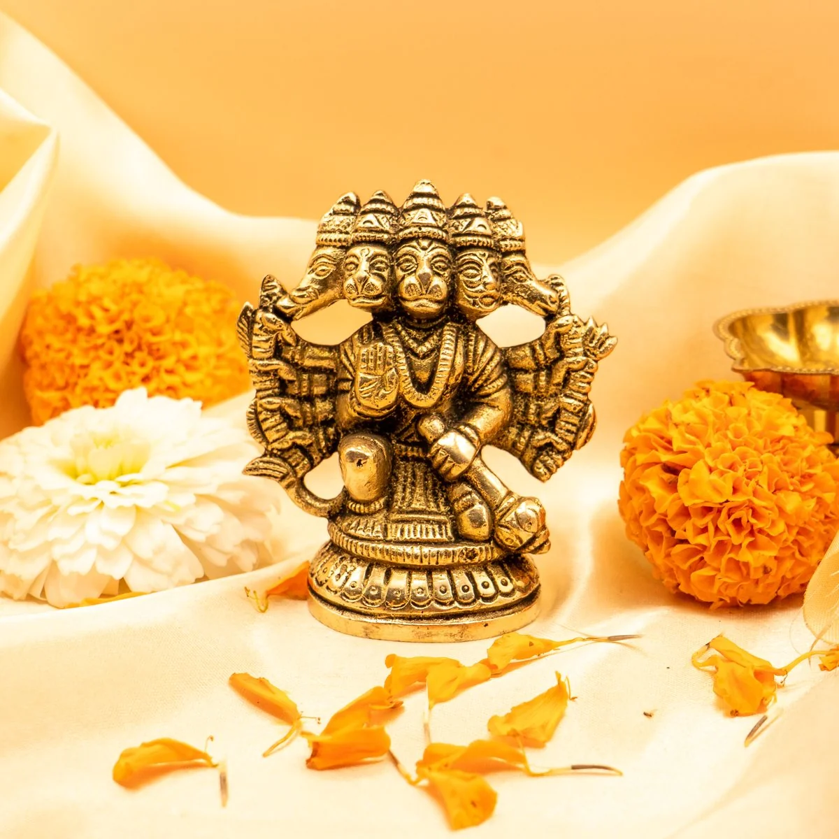 Hanuman ji with Pahad Sanjeevani Parbat Idol view 2