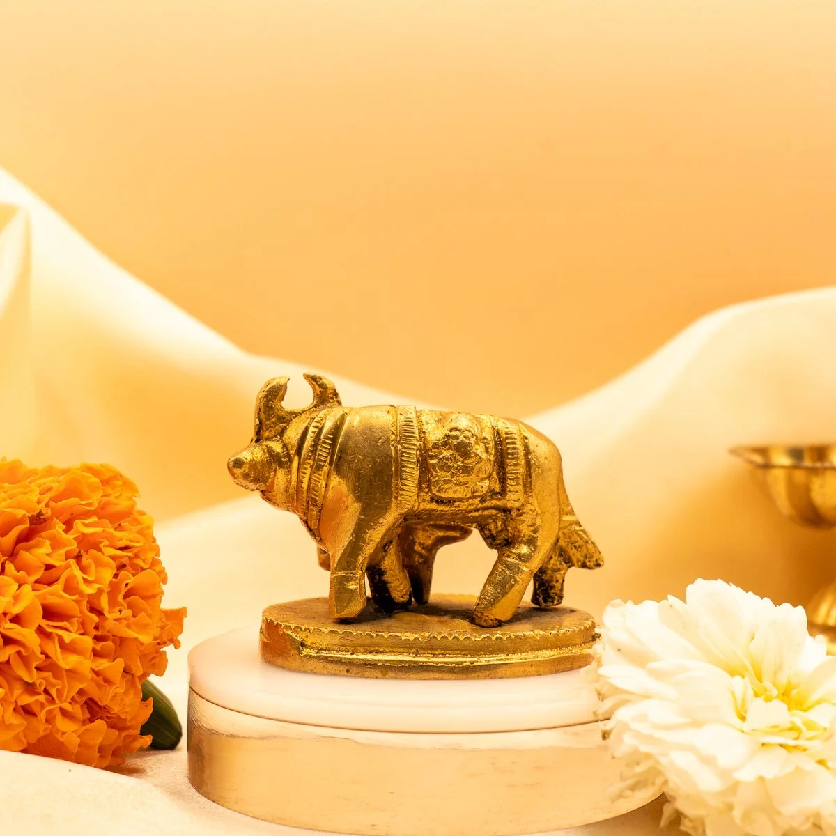 Kamdhenu Cow with Calf Idol in Brass view 4