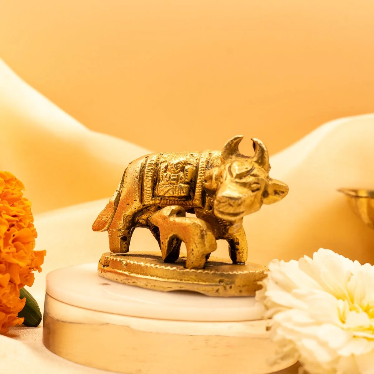 Kamdhenu Cow with Calf Idol in Brass view 8