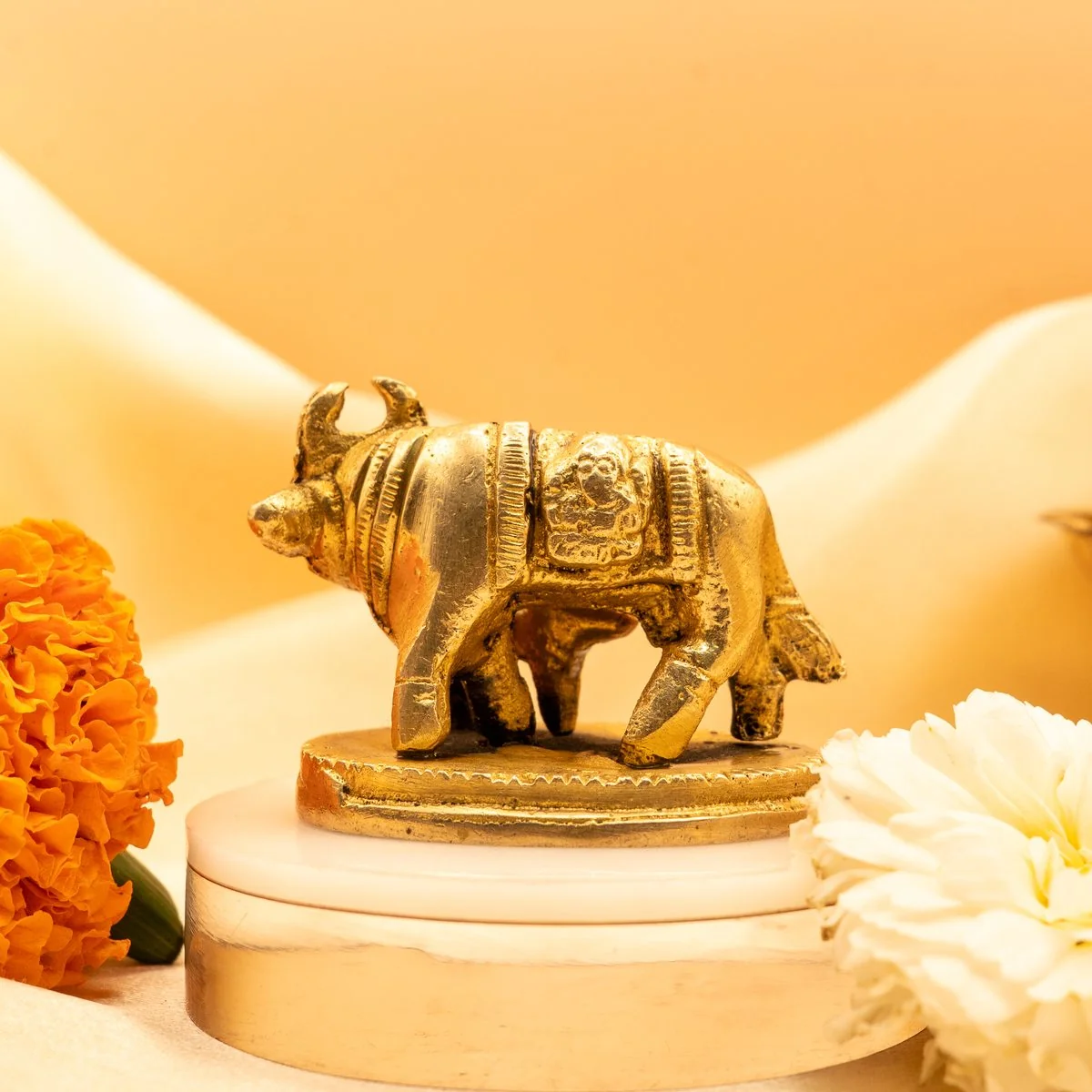 Kamdhenu Cow with Calf Idol in Brass view 10